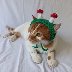 Mushroom Bandana for Cats and Dogs, Red & Green Stuffed Mushroom Design, Crochet Gifts for Cat Mom, Cute Pet Accessories, Pet Headband