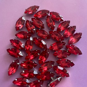7x15 mm Siam - Boot 50 stuks Glas Opnaaistenen strass opnaaidruppels voor kleding en sieraden. Kleur Rood Siam