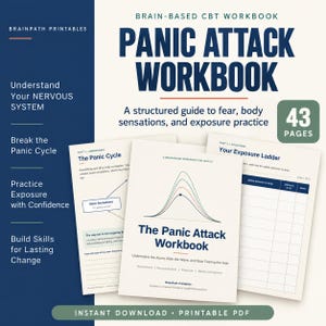 Puede incluir: Un libro de ejercicios de TCC basado en el cerebro de 43 páginas titulado Panic Attack Workbook, que ofrece una guía estructurada sobre el miedo, las sensaciones corporales y la práctica de exposición. La portada muestra un gráfico de campana, y las páginas interiores incluyen un diagrama del ciclo de pánico y una tabla de escalera de exposición con texto en azul y blanco.