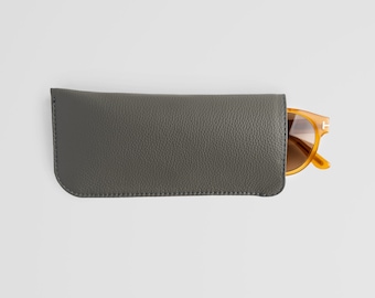 Minimalist Grey Leather Eyewear Sleeve – Eyewear Protective Sleeve – Grey Leather Glasses Pouch – Sleeve for Designer Glasses and Sunglasses