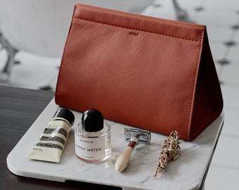 Neceser Minimalista de Piel Marrón con Sistema de Cierre Magnético - Kit Dopp de Piel Moderno para Hombre y Mujer - Neceser Minimal Cosmetic