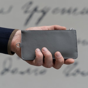 Billetera minimalista de cuero gris con cremallera para hombres y mujeres - Billetera con cremallera de cuero personalizada - Billetera zip moderna con anillo en D para correa de cable