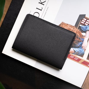 Lederen paspoorthoes gepersonaliseerd, lederen paspoorthouder, paspoorthoesje, paspoortportemonnee, reiscadeau, reislustcadeau, cadeau voor reizigers