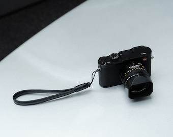 Correa de muñeca minimalista de cuero negro para cámaras digitales pequeñas y medianas. Correa de muñeca para Fujifilm, Leica y otras cámaras.