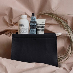 Borsa da toilette minimalista in pelle nera con sistema di chiusura magnetica - Kit Dopp in pelle moderno per uomo e donna - Borsa cosmetica minimale