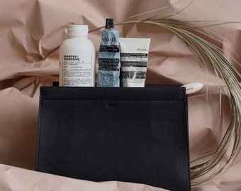 Minimalistische Kulturtasche aus schwarzem Leder mit Magnetverschluss - Modernes Leder Dopp Kit für Männer und Frauen - Minimale Kosmetiktasche