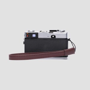 Minimalist Black Leather Camera Wrist Strap: Italian Full-Grain Sandal Wood