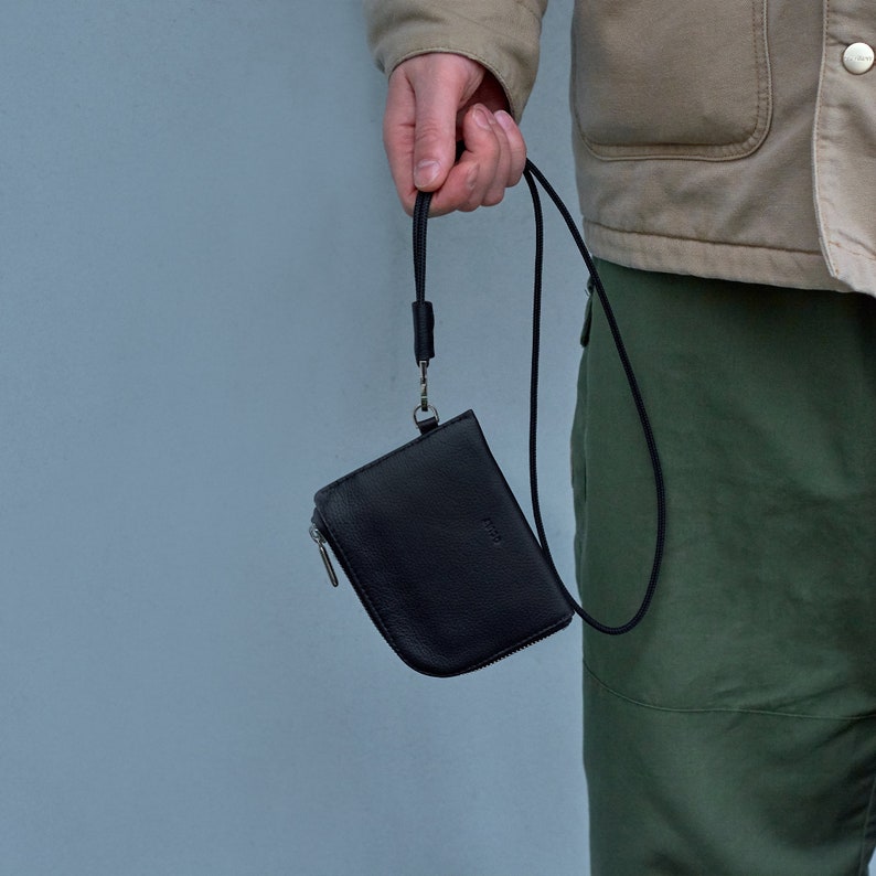 Cartera con cremallera de cuero negro minimalista con correa para hombres y mujeres - Cartera con cremallera de cuero personalizada - Cartera de cuero moderna con cadena imagen 6