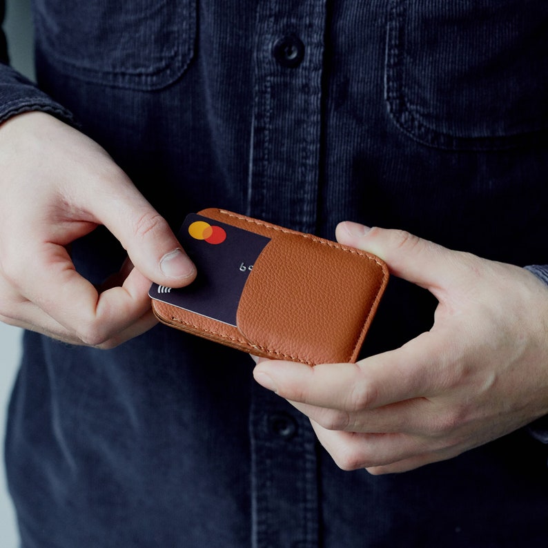 Cartera minimalista para tarjetas marrón para hombres y mujeres – Tarjetero personalizado – Cartera delgada para tarjetas – Cartera unisex para tarjetas imagen 2