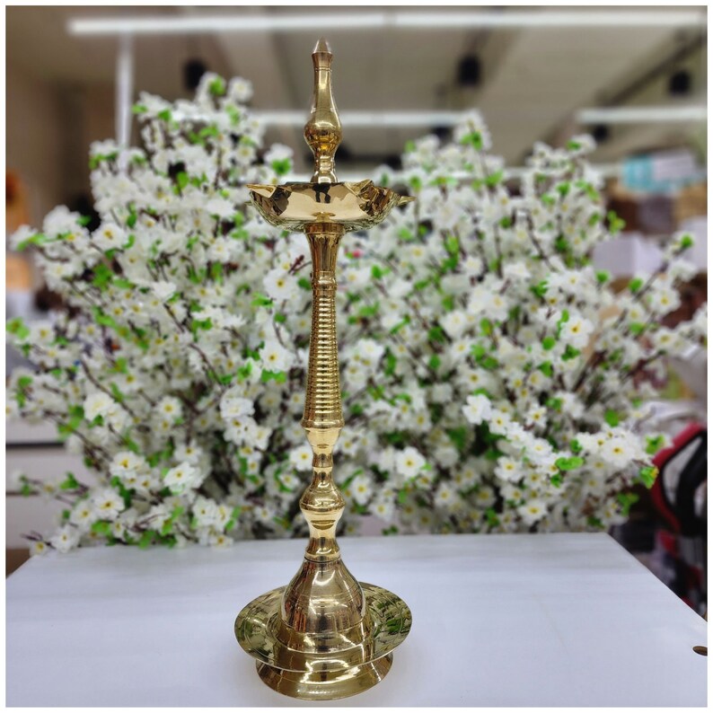 Support Lampe à Huile En Laiton Kerala Diya - Décoration Maison Puja Temple Indien Fait Main