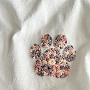 Hand Embroidered Dog Paw, Floral Dog Paw shirt, Hand Embroidered Tee for Dog Lovers, Fur mom t-shirt, dog paw embroidery on cotton shirt