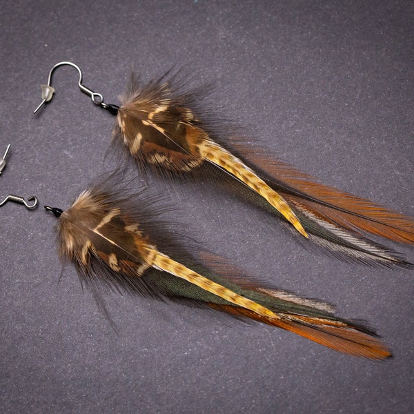 Boucles d'oreilles en plumes brunes irisées 11 cm/4,3 pouces Boucles d'oreilles automne Boucles d'oreilles légères Boucles d'oreilles en vraies plumes Plumes brunes Boucles d'oreilles bohème marron