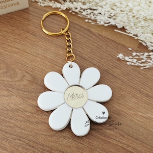 Porte clé personnalisé marguerite, cadeau fin d’année maîtresse, cadeau nounou ATSEM personnalisé, idée cadeau merci maîtresse prénom gravé