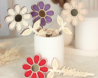 Personalized teacher gift – Engraved wooden daisy – Thank you teacher