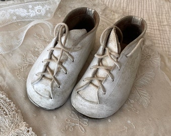 Vintage jaren 1950 Franse beige laarzen voor een baby