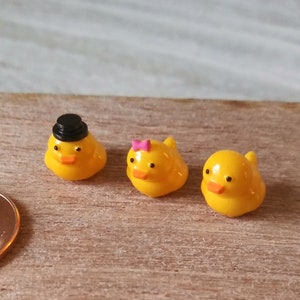 1/12 scale mini hand painted dollhouse rubber duck bath toys set of 3 for dollhouse bathroom decor, with hat and bow, girl and boy, nursery