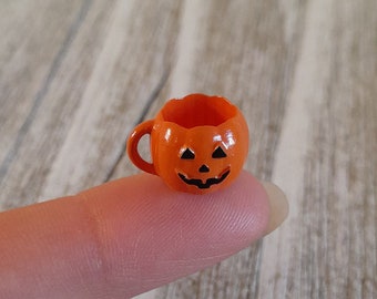 1/12 Scale miniature pumpkin mug for dollhouse, mini Halloween doll decor, pumpkin mug, Halloween cup, tiny pumpkin mug, haunted dollhouse