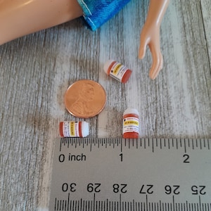1/6 Scale 3 pcs pill bottles for fashion doll dollhouse, tiny fake pill bottles, miniature realistic doll medicine bottles, medicine cabinet