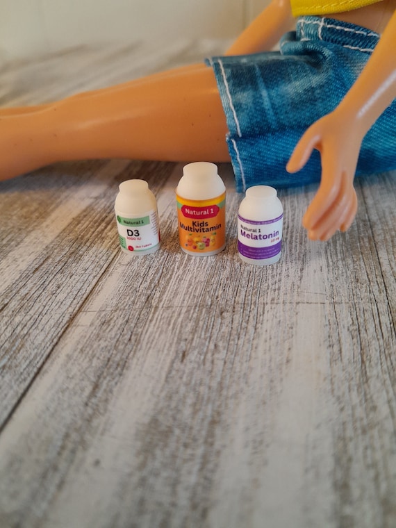 1/6 Scale mini kids multivitamins, mini melatonin, mini vitamin D3 pill bottles for fashion doll, fake miniature dollhouse vitamin bottles