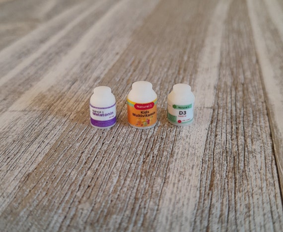 1/12 Scale mini kids multivitamins, mini melatonin, mini vitamin D3 pill bottles, fake miniature dollhouse medicine and vitamin bottles