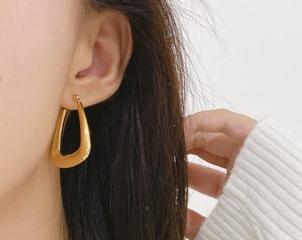 18K Gold Triangle Hoop Earrings, Triangle Huggies Hoop Earrings, Triangle Hoops