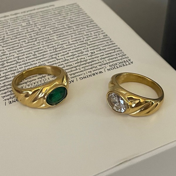 18K Gold Emerald Signet Ring, Diamond Signet Ring, Clear Signet Ring, Oval Signet Ring, Small Signet Ring