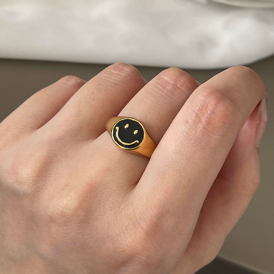 18K Gold Smiley Pavé Ring Smiley Face