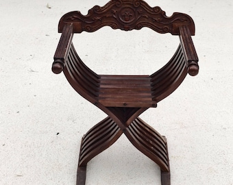 Vintage massief houten lattenbodem X-vorm stoel Savonarola Victoriaanse handgesneden meubels