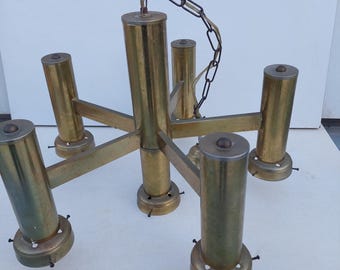 Lámpara de araña vintage de latón de 5 luces, atribuida al diseñador Gaetano Sciolari, década de 1960 (no funciona).