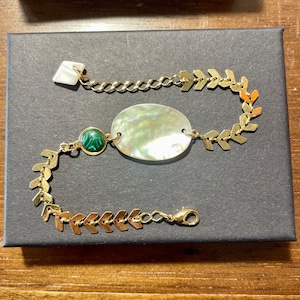 Delicate Malachite and Mother of Pearl Bracelet