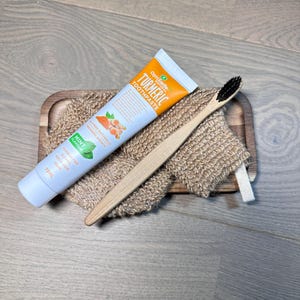 OptiSmile Natürliche Kurkuma Zahnpasta (Minzgeschmack) - 75ml, Minz Zahnpasta, Vegane Zahnpasta, SLS-freie Zahnpasta, Pflege sensibler Zähne