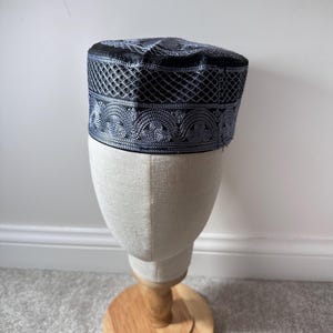 Black Embroidered Islamic Prayer Kufi Hat - Elegant Men&#39;s Cap