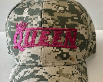 Green structured hat with embroidered metallic pink "Queen"