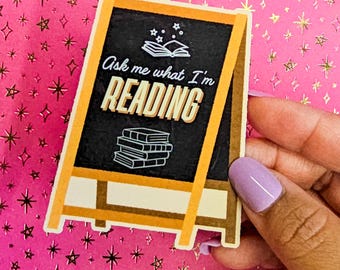 Book Lover Sticker – Ask Me What I'm Reading, Retro Chalkboard Style