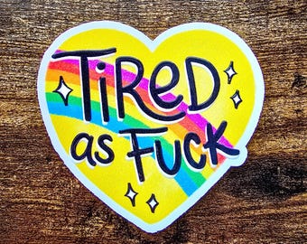 Pegatina "Cansado como una mierda" / Humor adulto divertido / Pegatina de agotamiento con la que te identificarás / Calcomanía de humor sobre el agotamiento / Pegatina de corazón arcoíris sarcástica
