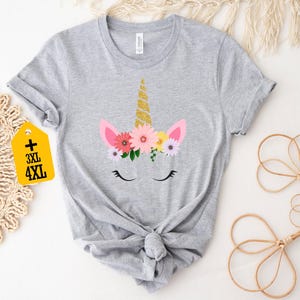Camiseta de unicornio floral, linda camiseta de unicornio, regalo para amantes de los unicornios, camiseta para mujer, conjunto de unicornio, camiseta de cumpleaños de unicornio, linda camiseta imagen 3