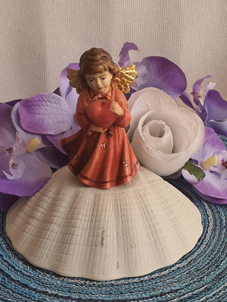 statuette Petit Ange Du Cœur, en Bois 8 cm