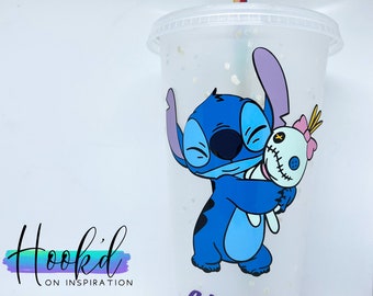 Tasse/gobelet froid de 24 oz inspiré de Stitch with Teddie de Disney. Peut être personnalisé. Super cadeau