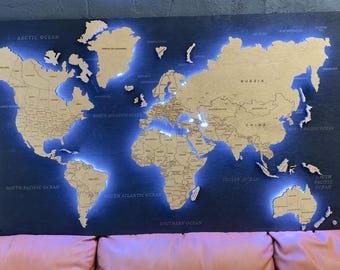 Mapa del mundo de madera con iluminación LED de lujo: Arte mural 3D iluminado para interiores modernos.