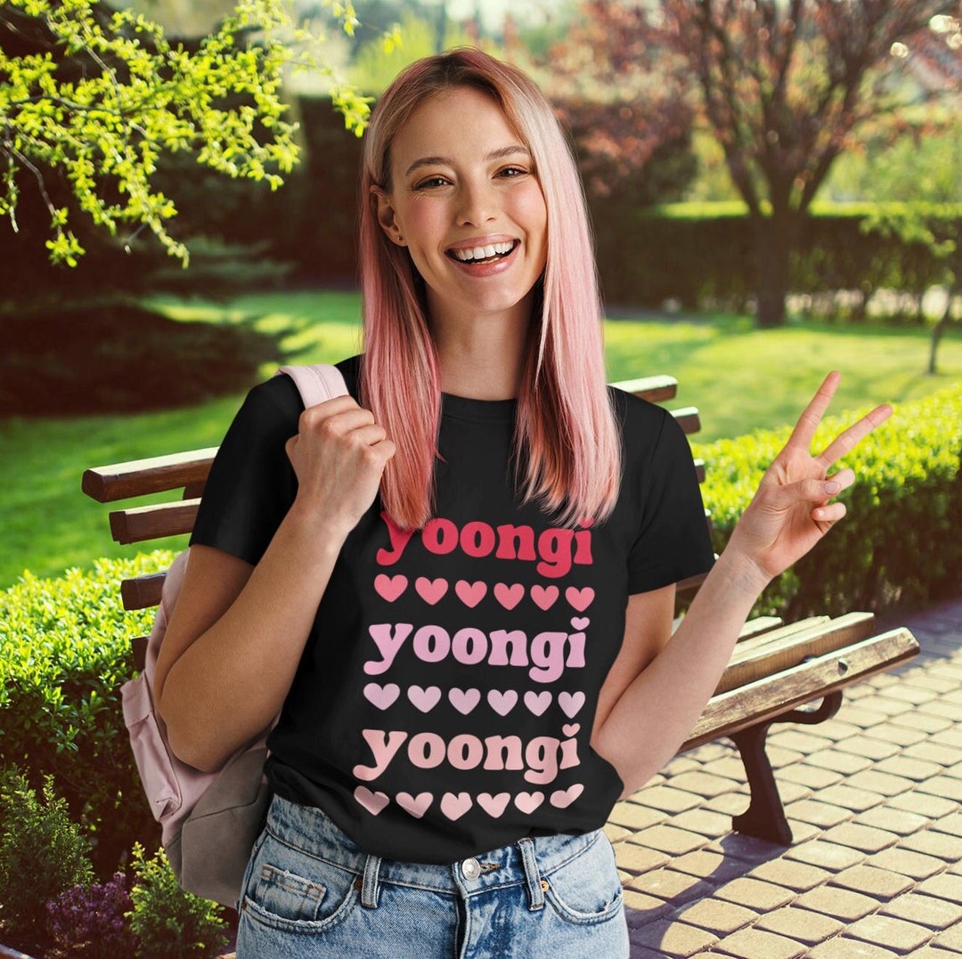 BTS シュガ Tシャツ：BTSグッズ、K-POPファンギフト、ミン・ユンギT
