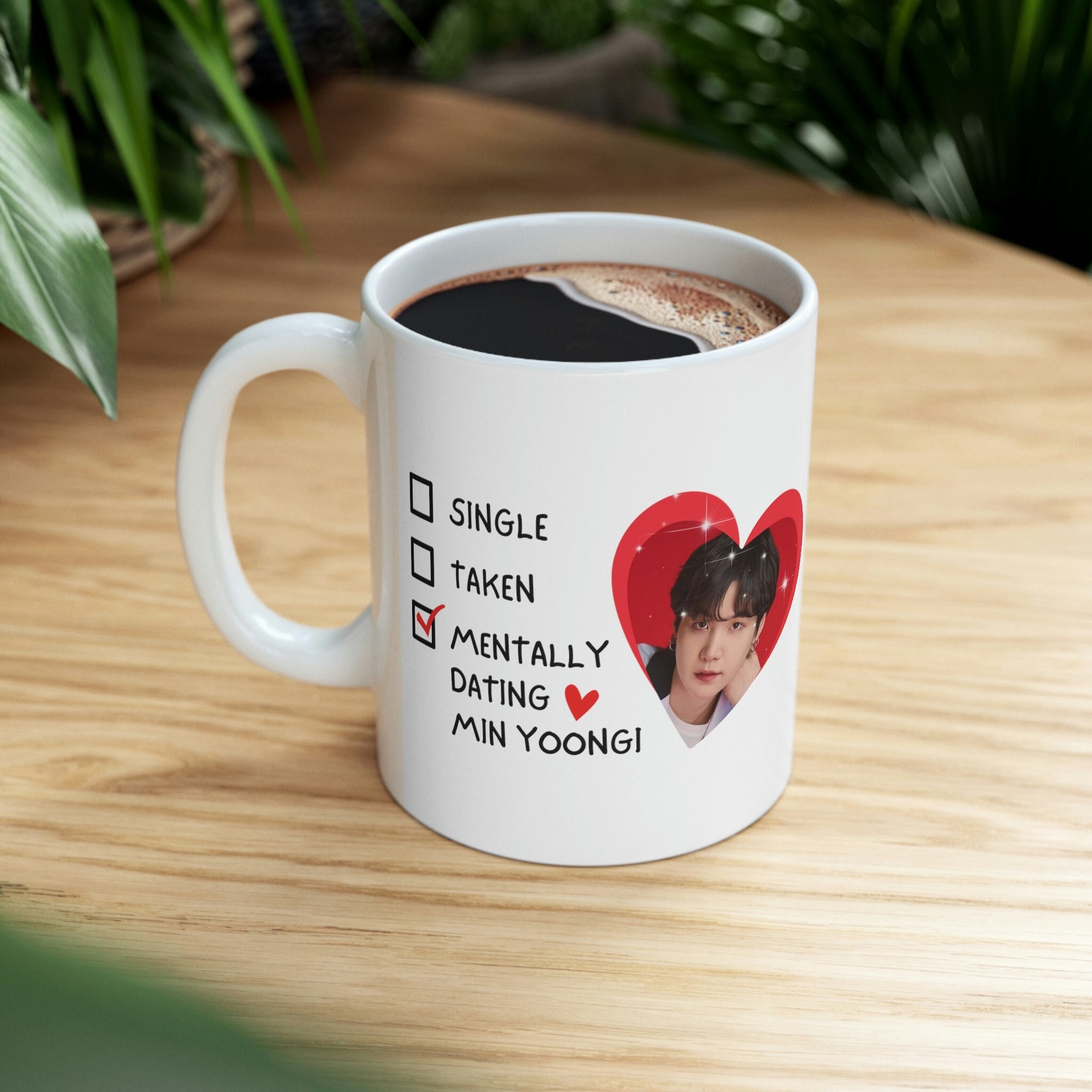 メンタルデート・シュガ BTS マグカップ：BTS グッズ、Kポップファンへ