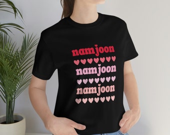 BTS RM Tシャツ：BTSグッズ、K-POPファンギフト、ナムジュンシャツ