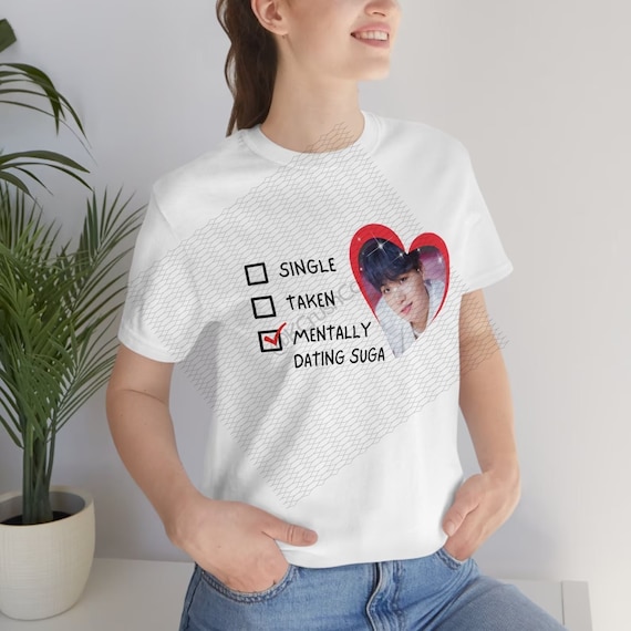 精神的にSUGAとデートするTシャツ：BTSグッズ、K-POPファンギフト、BTS
