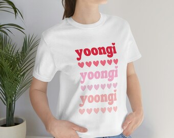 BTS シュガ Tシャツ：BTSグッズ、K-POPファンギフト、ミン・ユンギT