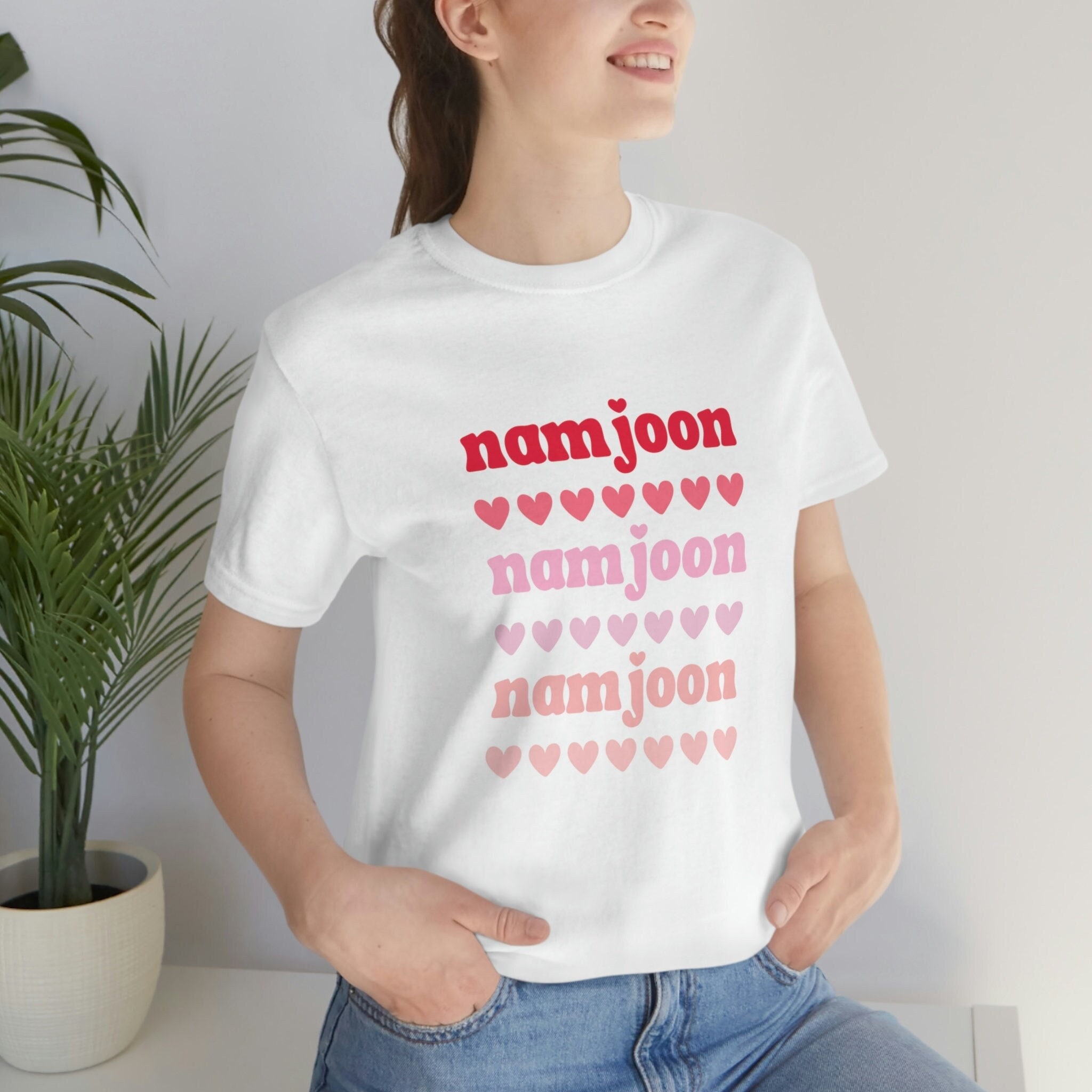 BTS RM Tシャツ：BTSグッズ、K-POPファンギフト、ナムジュンシャツ