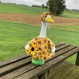 White Fall Sunflowers Outfit for 23-28 Inch (Large) Concrete or Plastic Lawn Goose/Duck
