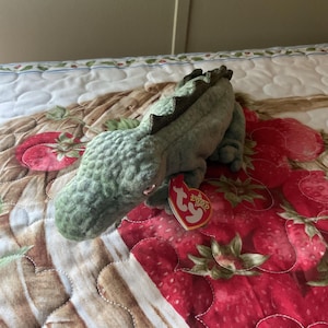 Retired TY Beanie Baby Alligator Swampy 2000 :)