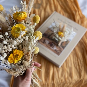 Scatola di fiori secchi fai da te / Composizione in vaso di boccioli gialli / Boutonnières secche / Centrotavola da matrimonio / Decorazione