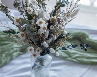 DIY dried flower box / Greenery and white flower bud vase arrangement / dried boutonnières/ wedding table centrepiece/ decoration