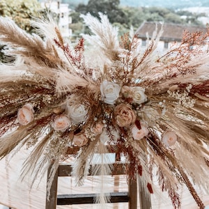 pampasgrass wedding arch arrangement / fall wedding arch